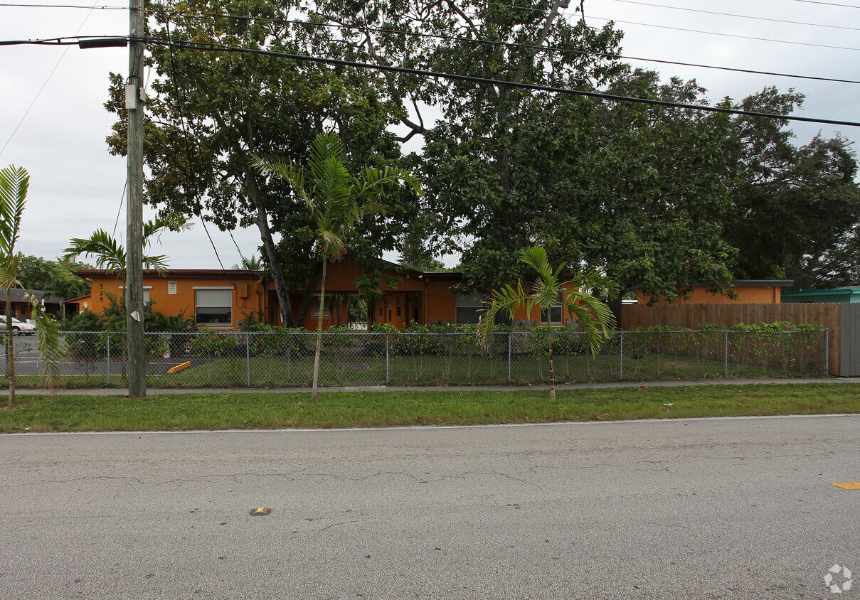Foto del edificio - 525 NW 62nd Ave