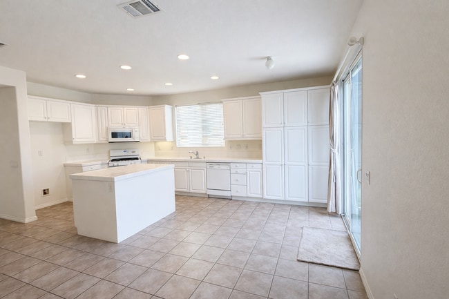 Building Photo - Rancho Bella Vista 4 Bedroom House for Rent