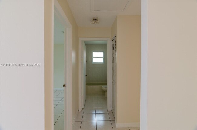 Building Photo - 3373 SW 28th Terrace