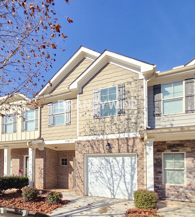 Building Photo - 1930 Old Dogwood