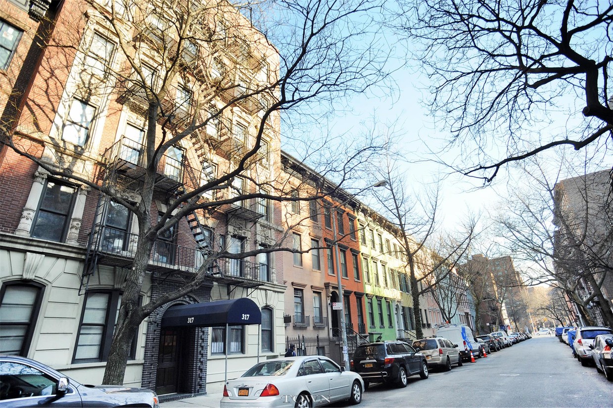 Foto del edificio - 317 E 18th St