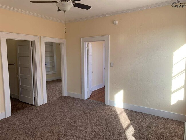 Foto del edificio - 909 Van Buren St