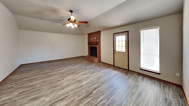 Foto del edificio - 3 Bedroom 2 Bath   - Edmond Schools