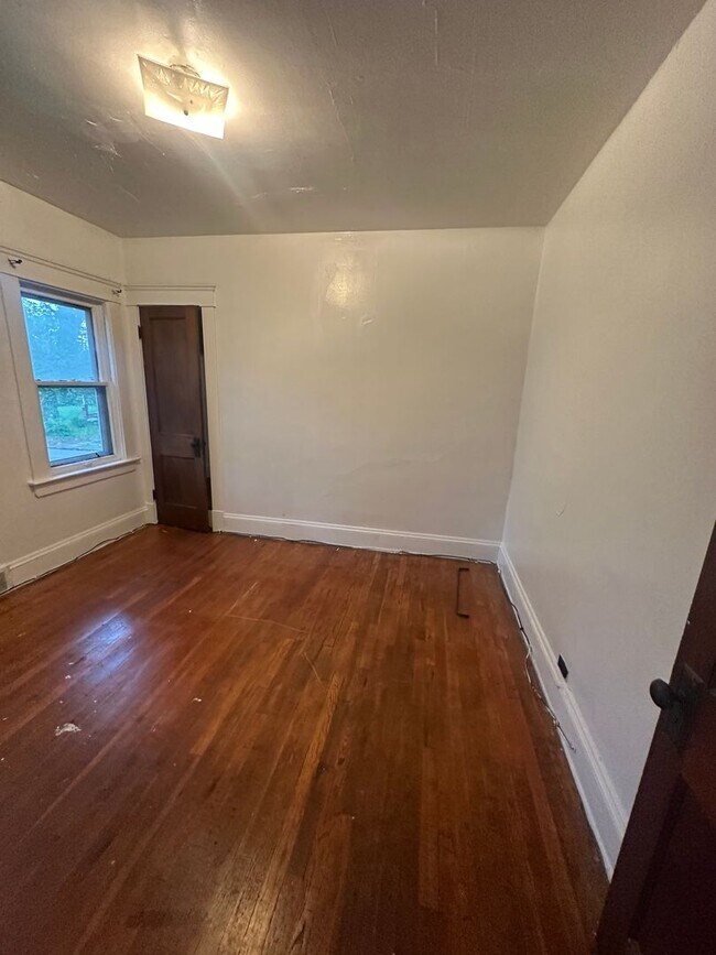 Foto del edificio - East Cleveland Upstairs