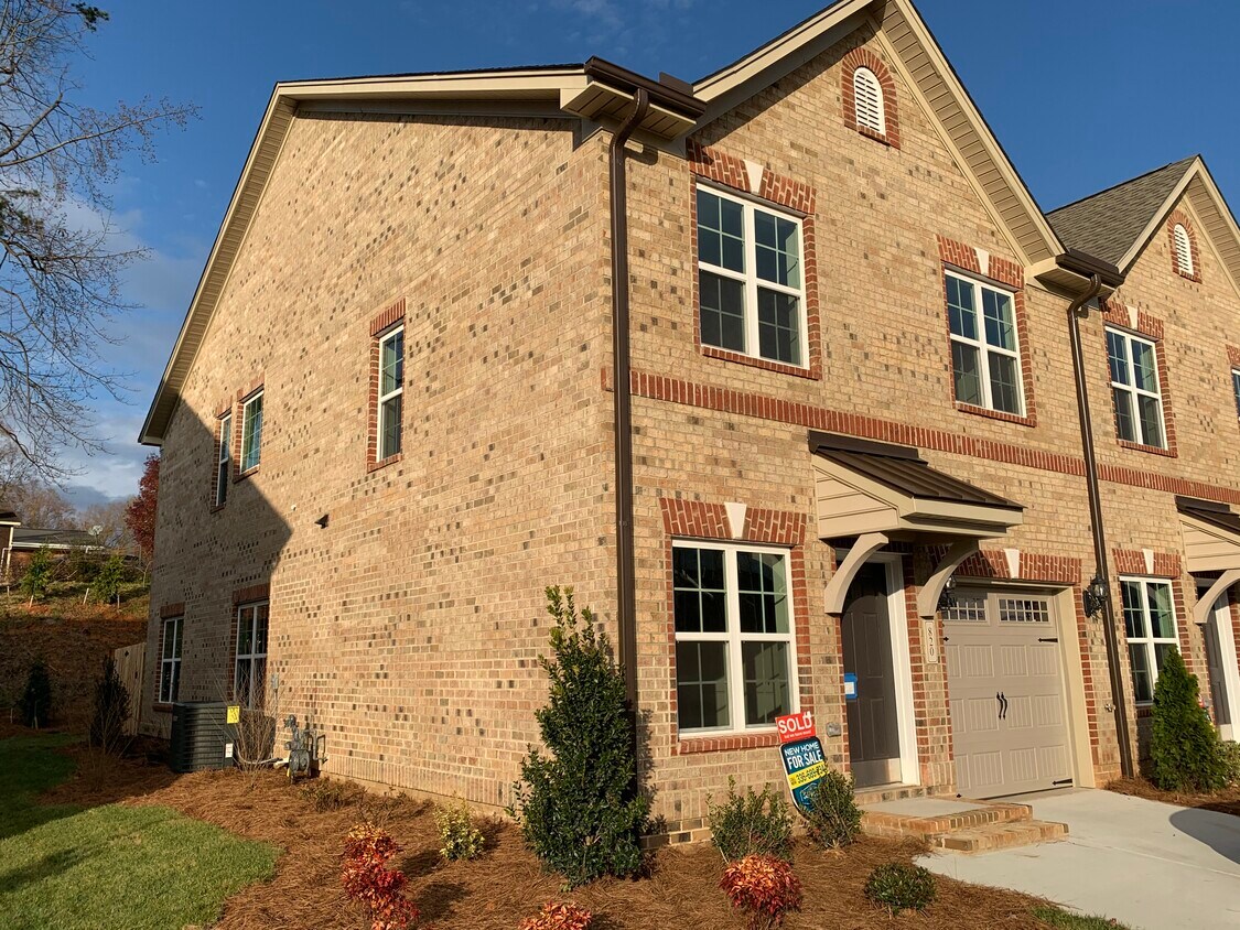 Foto principal - 820 Silver Leaf Dr
