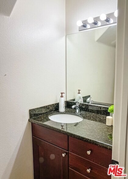 Building Photo - 208 W Walnut Avenue Unit A