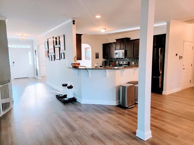 Building Photo - 5 Bedroom 3 Bath home in Mimosa Bay