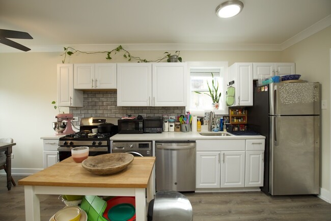 Foto del edificio - 2131 W Giddings St