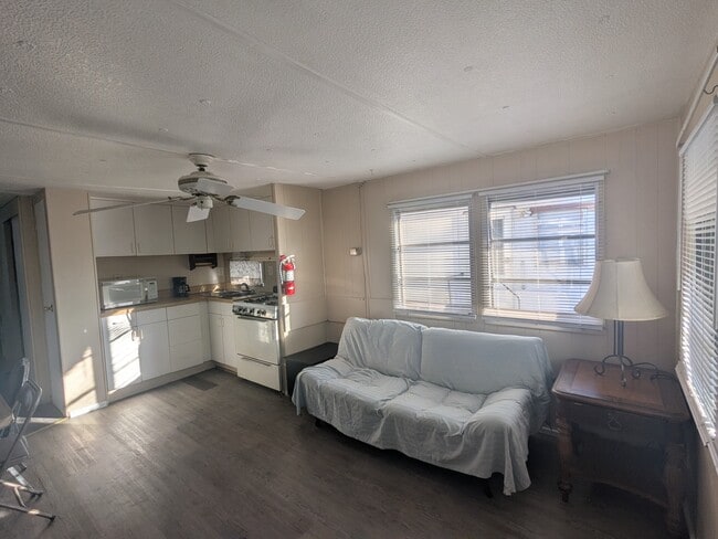 Foto del edificio - 120 Fortner Ave