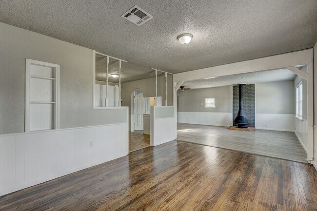 Building Photo - 3 bed 2 bath home in MWC