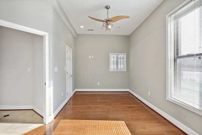 Foto del edificio - 1012 N St NW