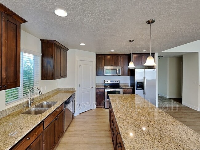 Building Photo - 708 S 80 E