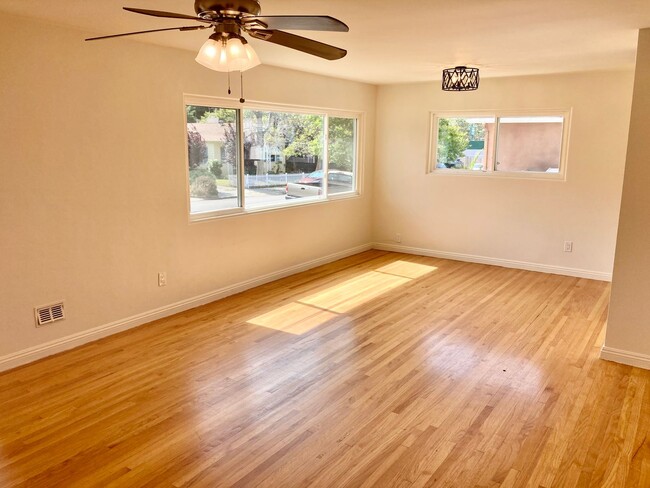 Building Photo - 3 Bedroom 2 Bath Home in La Mesa with Deta...