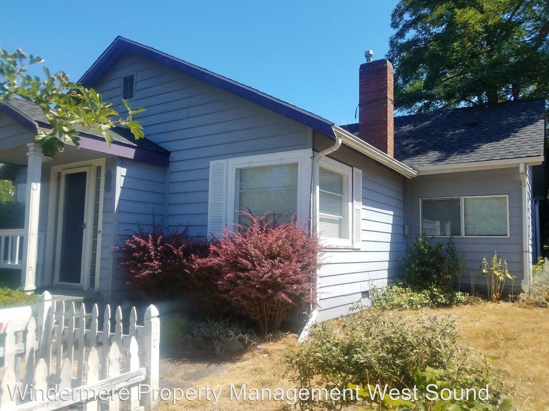 2 br, 1 bath House 1728 Winfield Avenue House Rental in Bremerton