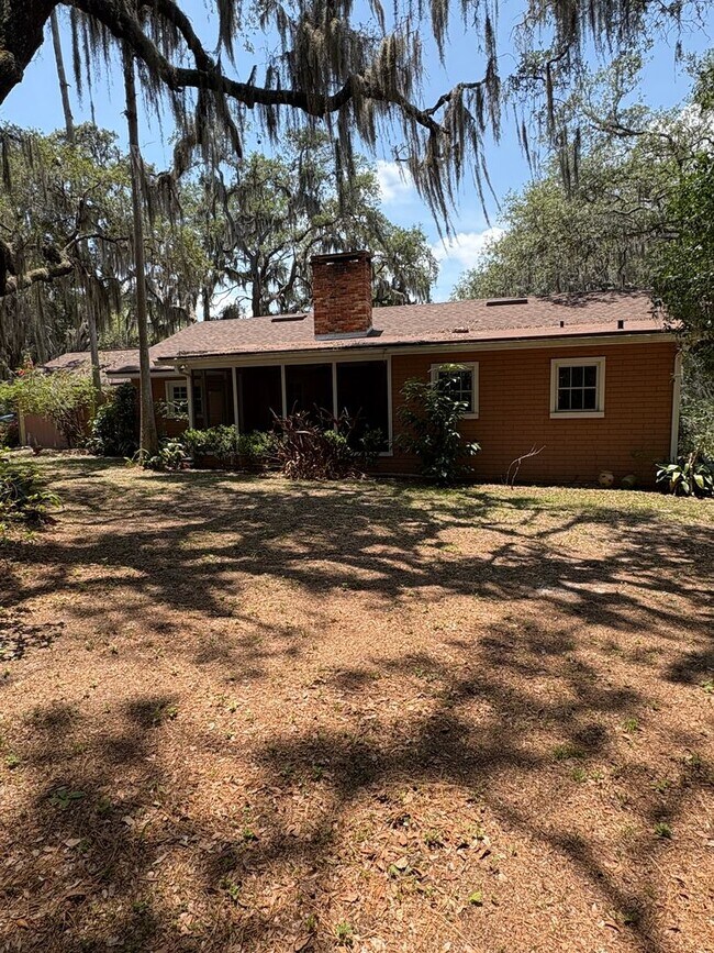 Foto del edificio - 2227 Country Club Rd