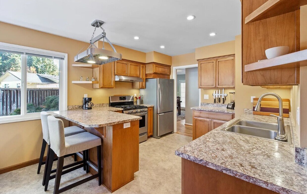 Foto del edificio - East Medford 3 Bedroom 2 Bathroom