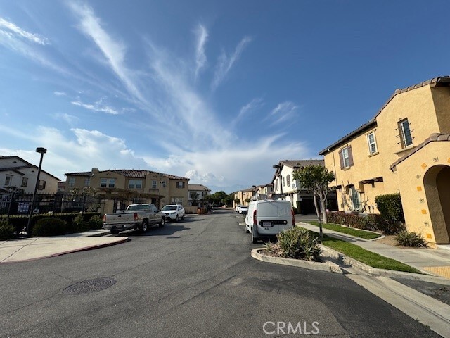 Foto del edificio - 2750 E Oak Hill Dr