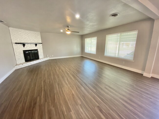 Family room - 2704 Whitson Way