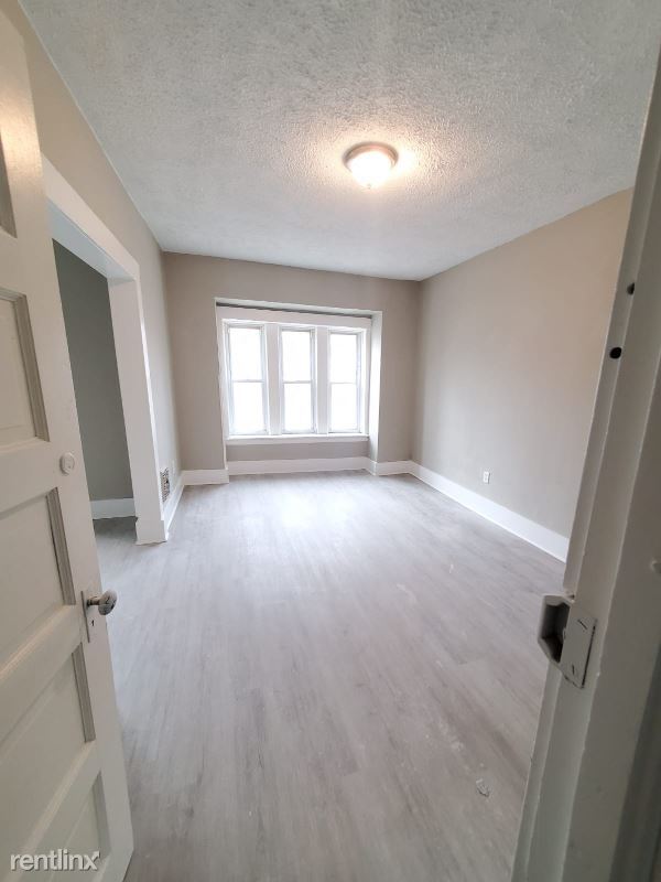 Building Photo - 3 br, 1 bath Townhome - 7507 Lawnview Ave