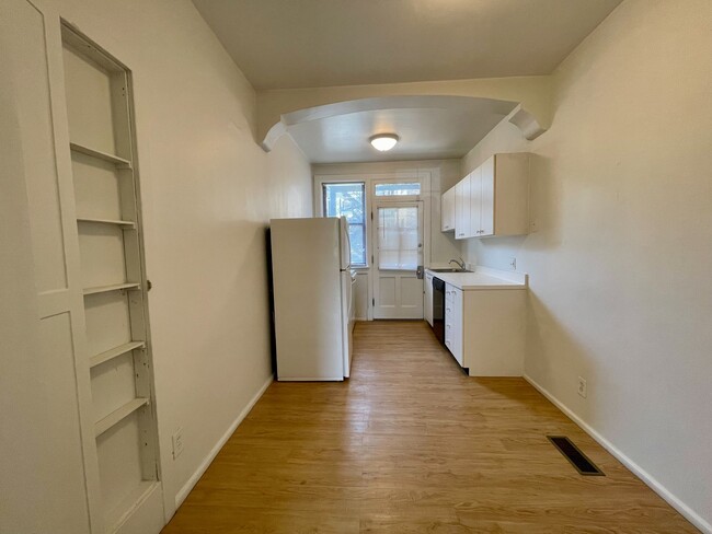 Foto del edificio - 6216-20 Northwood Ave