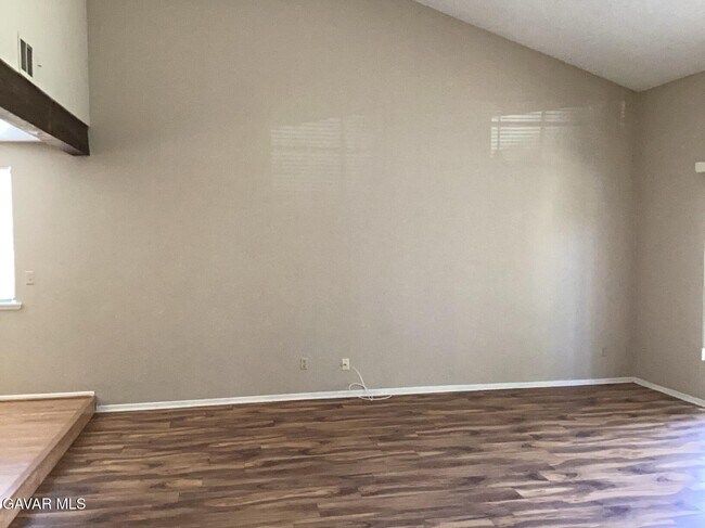 Foto del edificio - 43430 Sierra Vista Dr