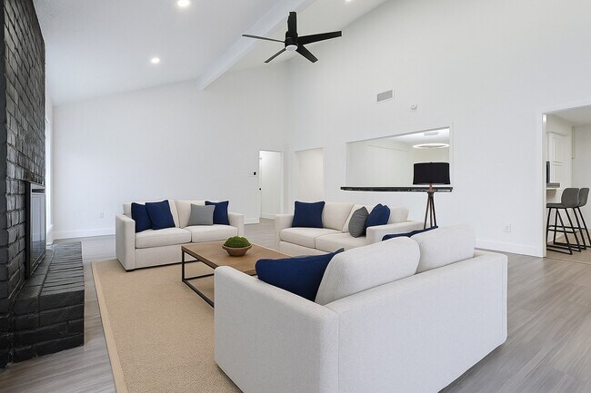 Foto del edificio - 4832 Whispering Falls Dr