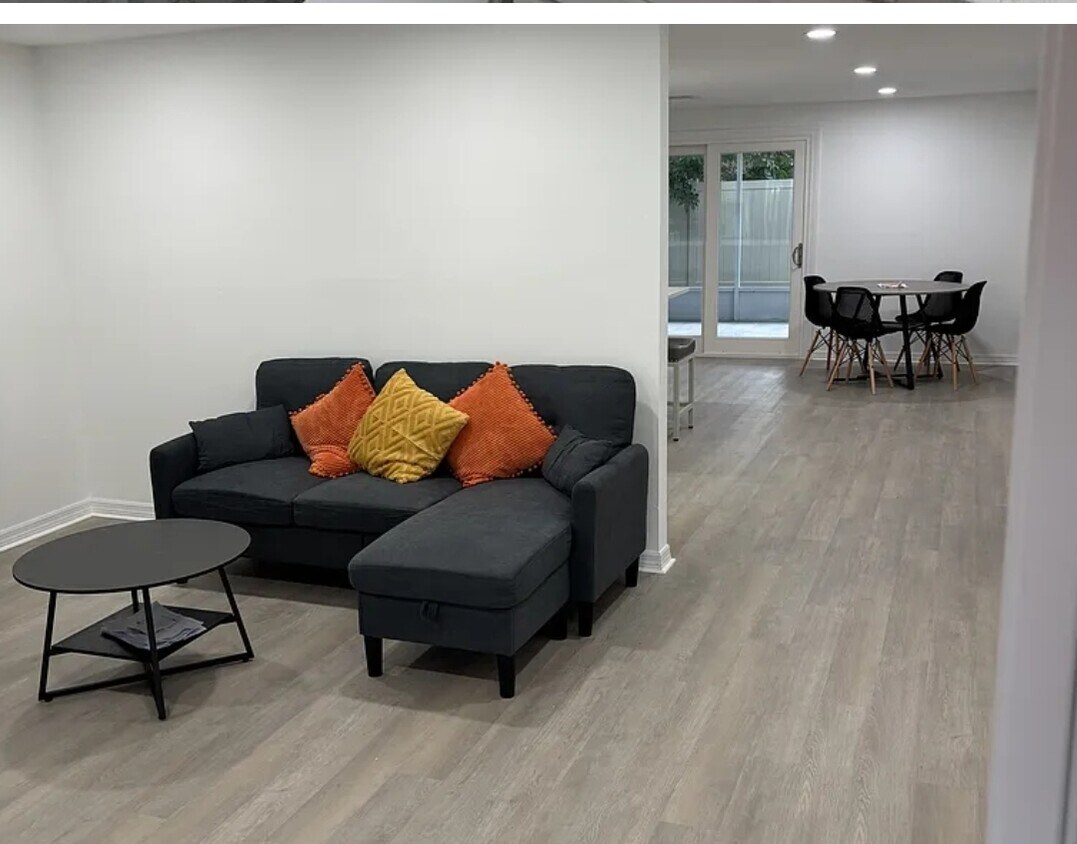 Foto del edificio - 11241 Temple Ct