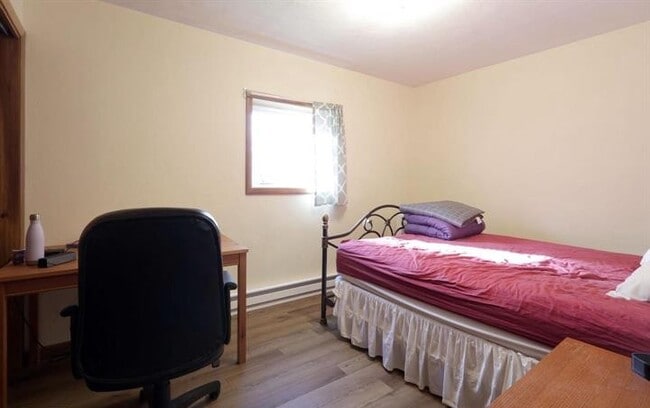 Bedroom - 1014 Walnut St