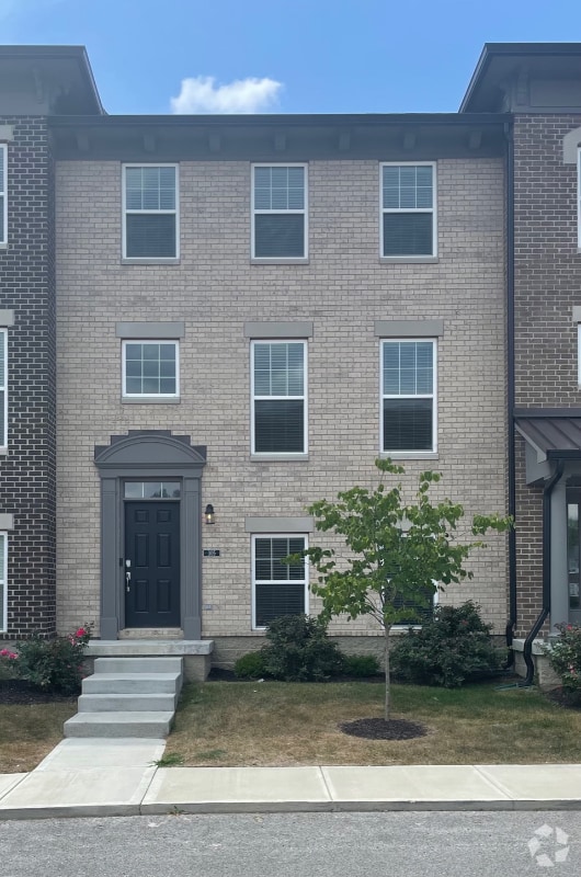 Building Photo - 305 Fairfax Way