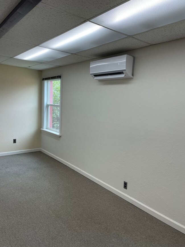 Building Photo - 212 Spruce St