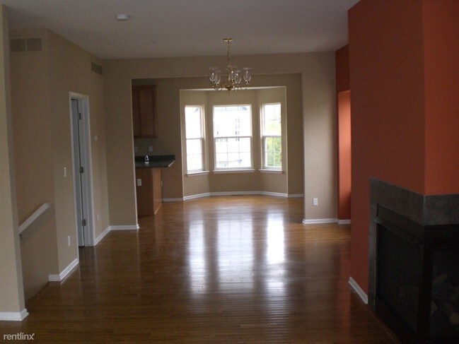 Building Photo - 2 br, 2.5 bath  - 22075 Parkview Dr