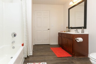 3BR, 3BA - 1,280 - Bathroom - Trifecta