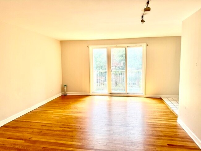 Foto del edificio - 1244 W Byron St