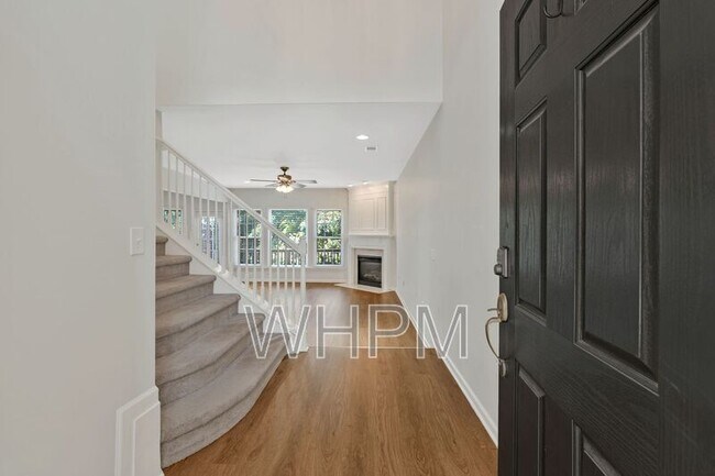 Foto del edificio - 427 Lazy Creek Ln
