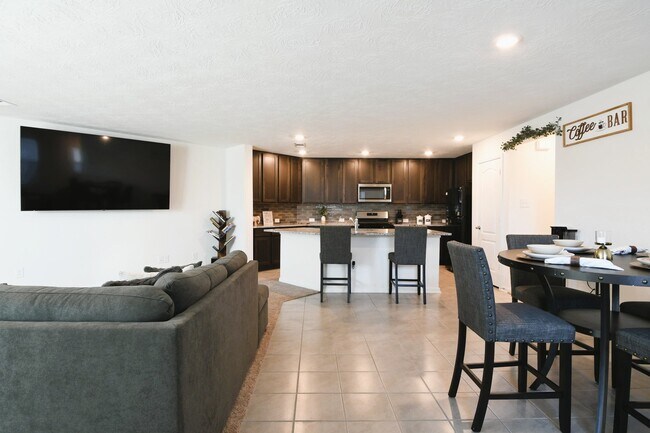 Foto del edificio - 6223 Topaz Pnes Trl