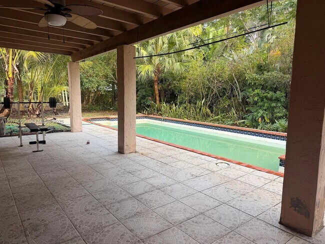 Foto del edificio - 8250 SW 116th St