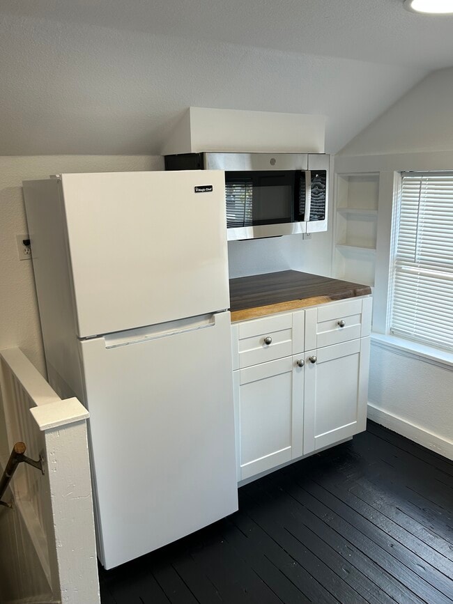 Building Photo - 407 Magnolia St