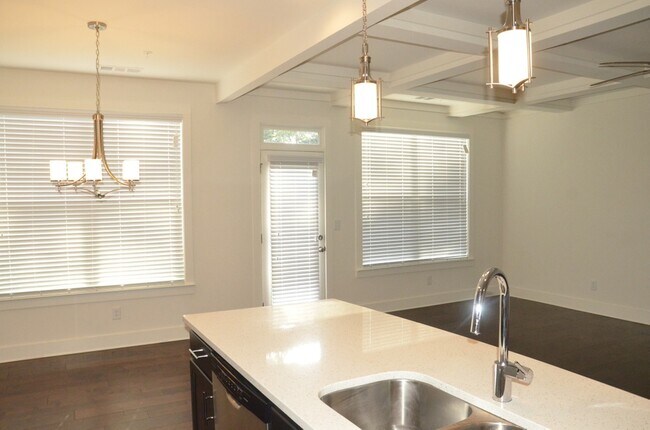 Building Photo - 289 Arbor Crowne Dr