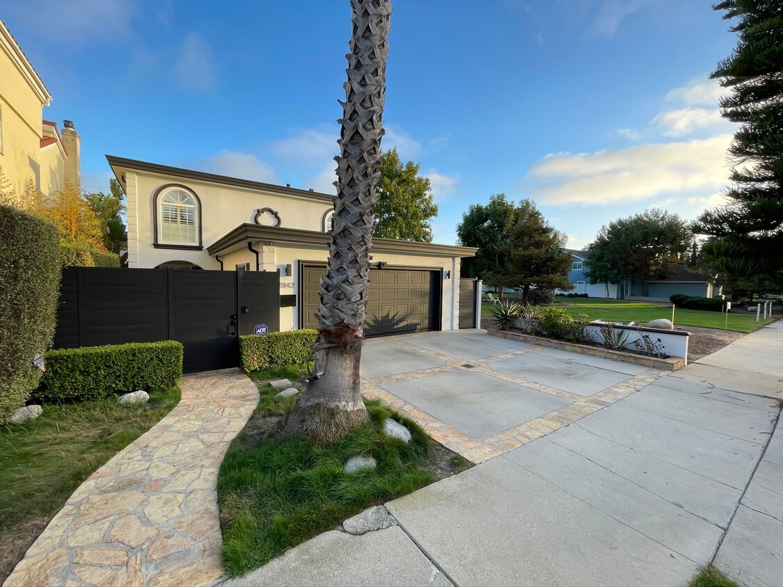 Foto principal - 7842 W 79th St