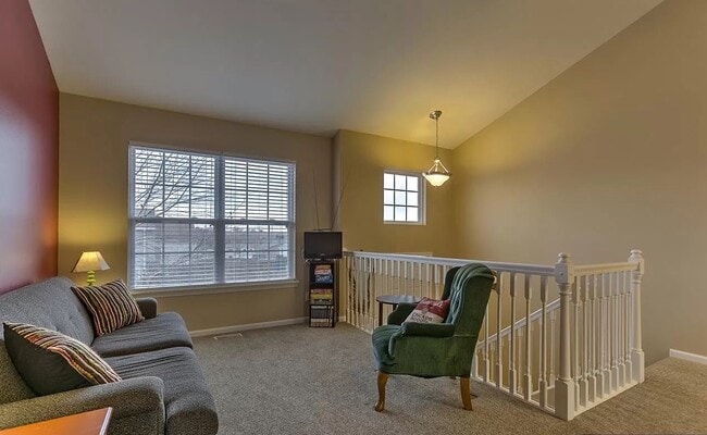 flooring has changed since this photo - 5321 S 194th St