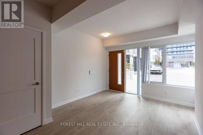 Photo du bâtiment - 1060-1060 Portage Pkwy