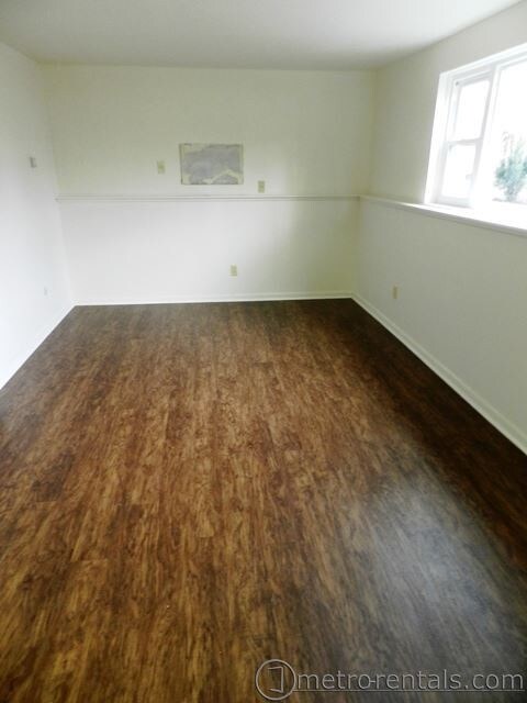 Building Photo - 1075 Bryden Rd