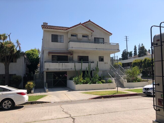 Foto del edificio - 10978 Bluffside Dr