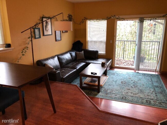 Foto del edificio - 4344 W Lake Sammamish Pkwy SE