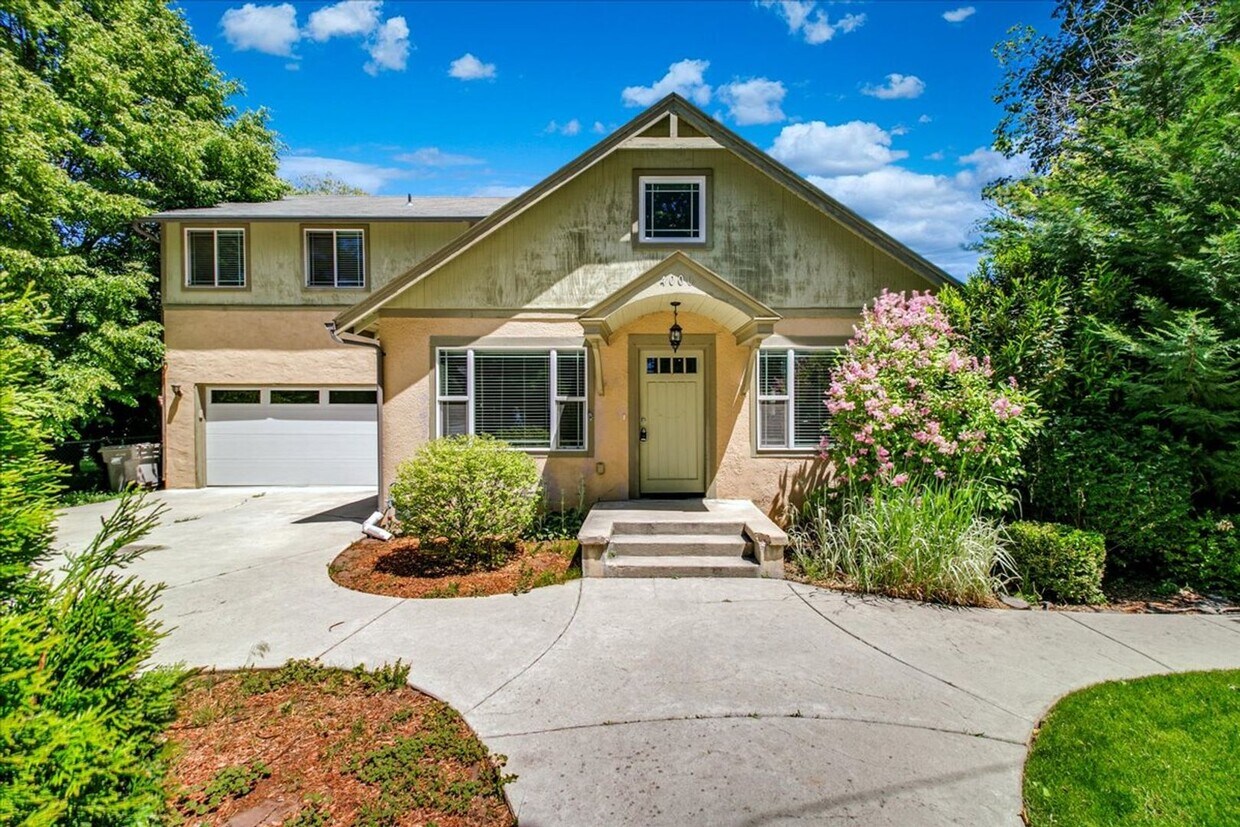 Primary Photo - North End corner lot with garden and TONS ...
