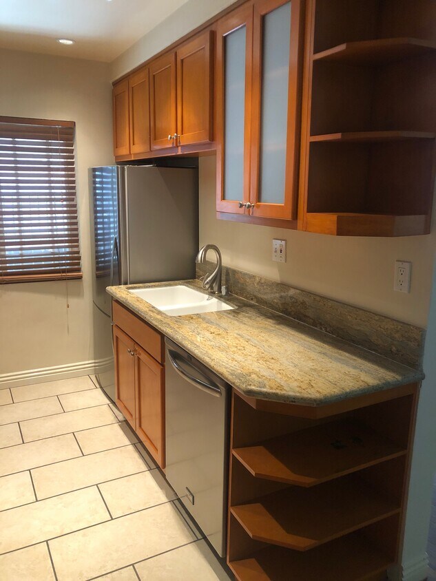 Cocina - 11822 Kiowa Ave