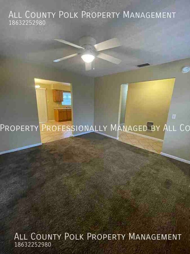 Building Photo - 3 Bedroom 1.5 Bath Single Family Home