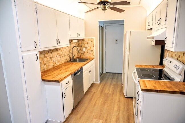 Building Photo - 53 Amberly Dr