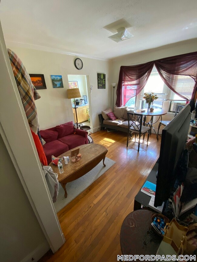 Building Photo - 53 Fellsway W