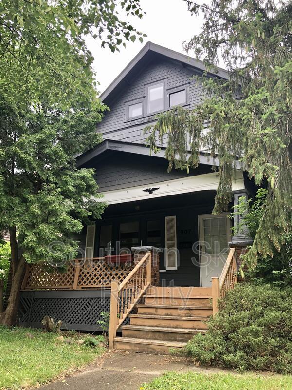 Primary Photo - 907 Delia Ave